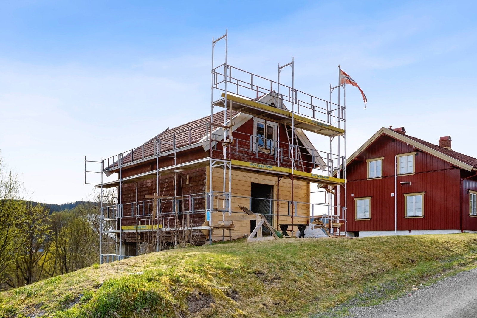 Huseierforeningen har et felles stabbur som for tiden pusses opp. Dette kan man benytte til lagringsplass Galleribilde