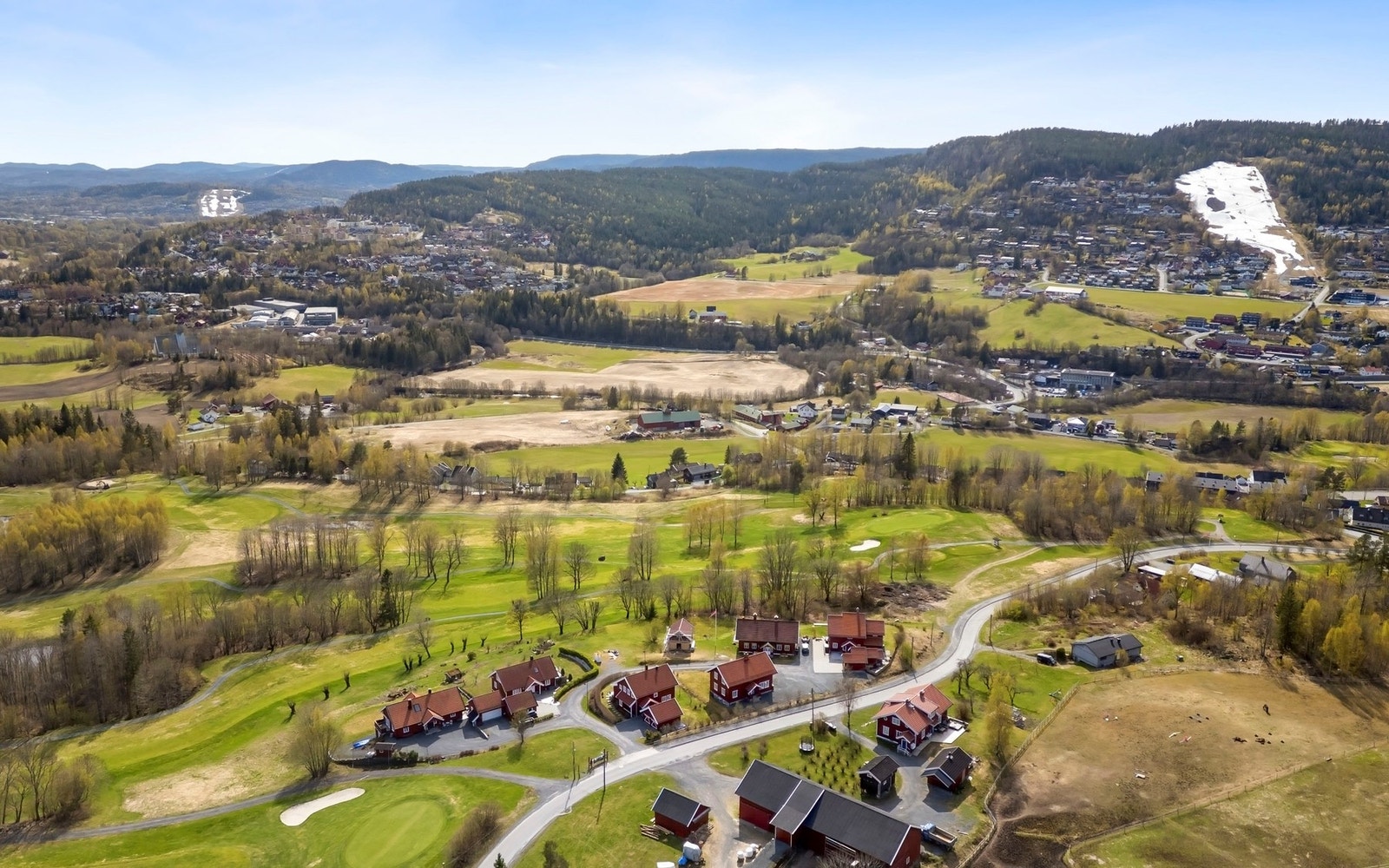 Videre har du gangavstand til flere skoler og barnehager Galleribilde