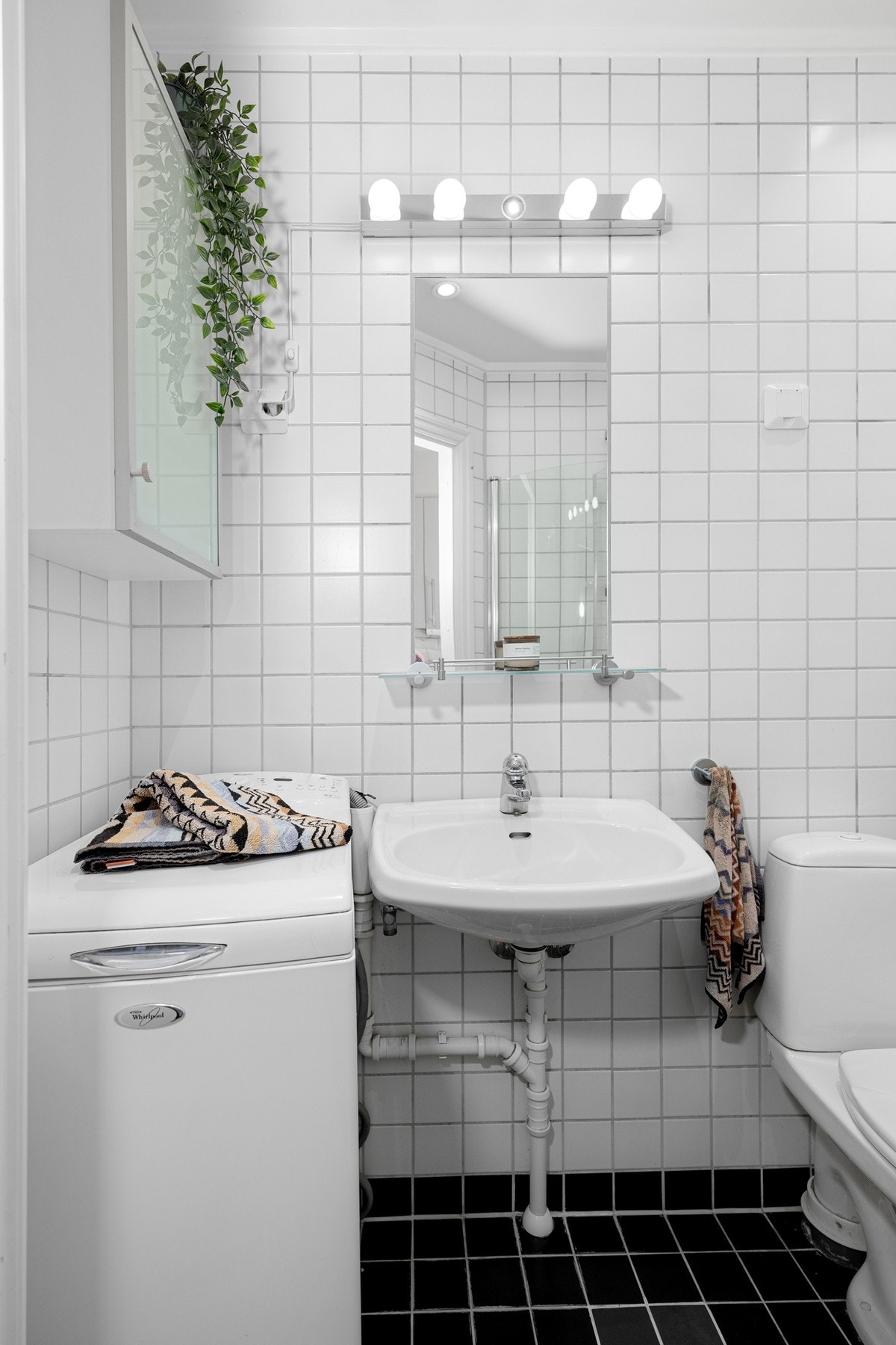I hjørnet er det plass og opplegg for vaskemaskin. Galleribilde
