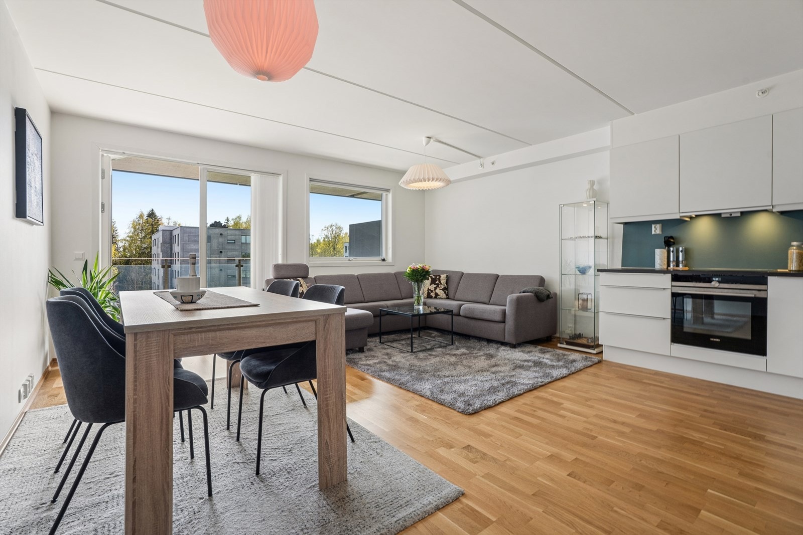 Stuen har plass til flere møbleringsmuligheter for å skape den stuen du selv ønsker. Galleribilde