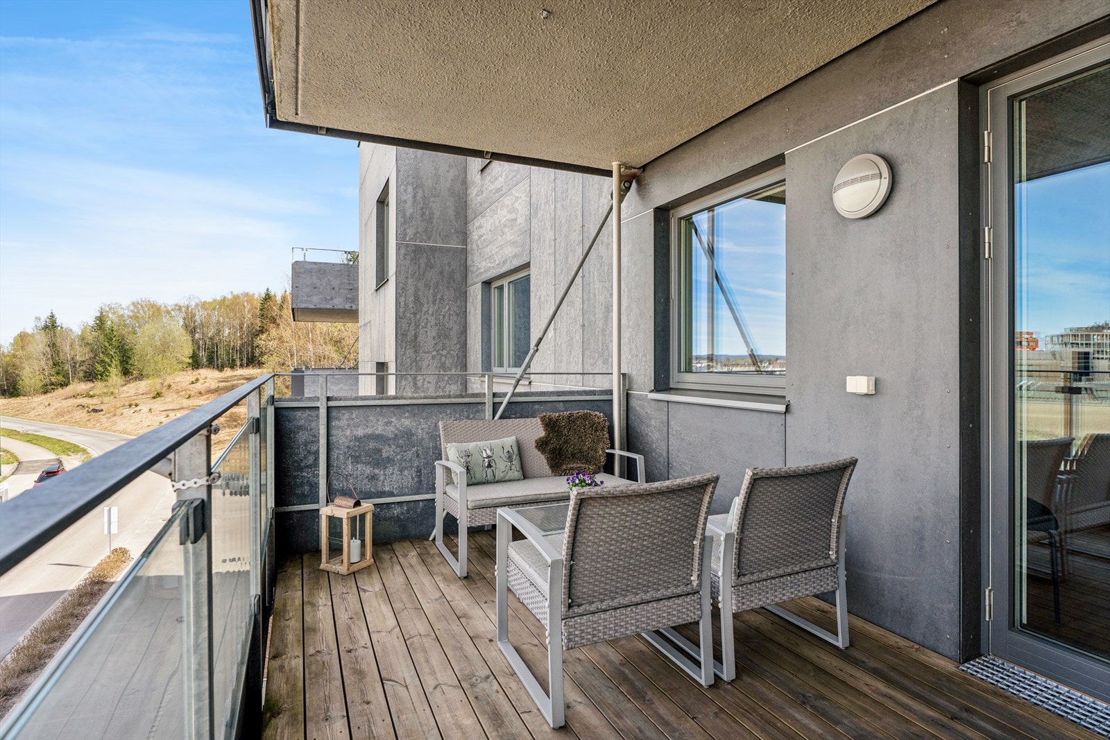 Her er det god plass til å innrede med hagemøbler. Galleribilde