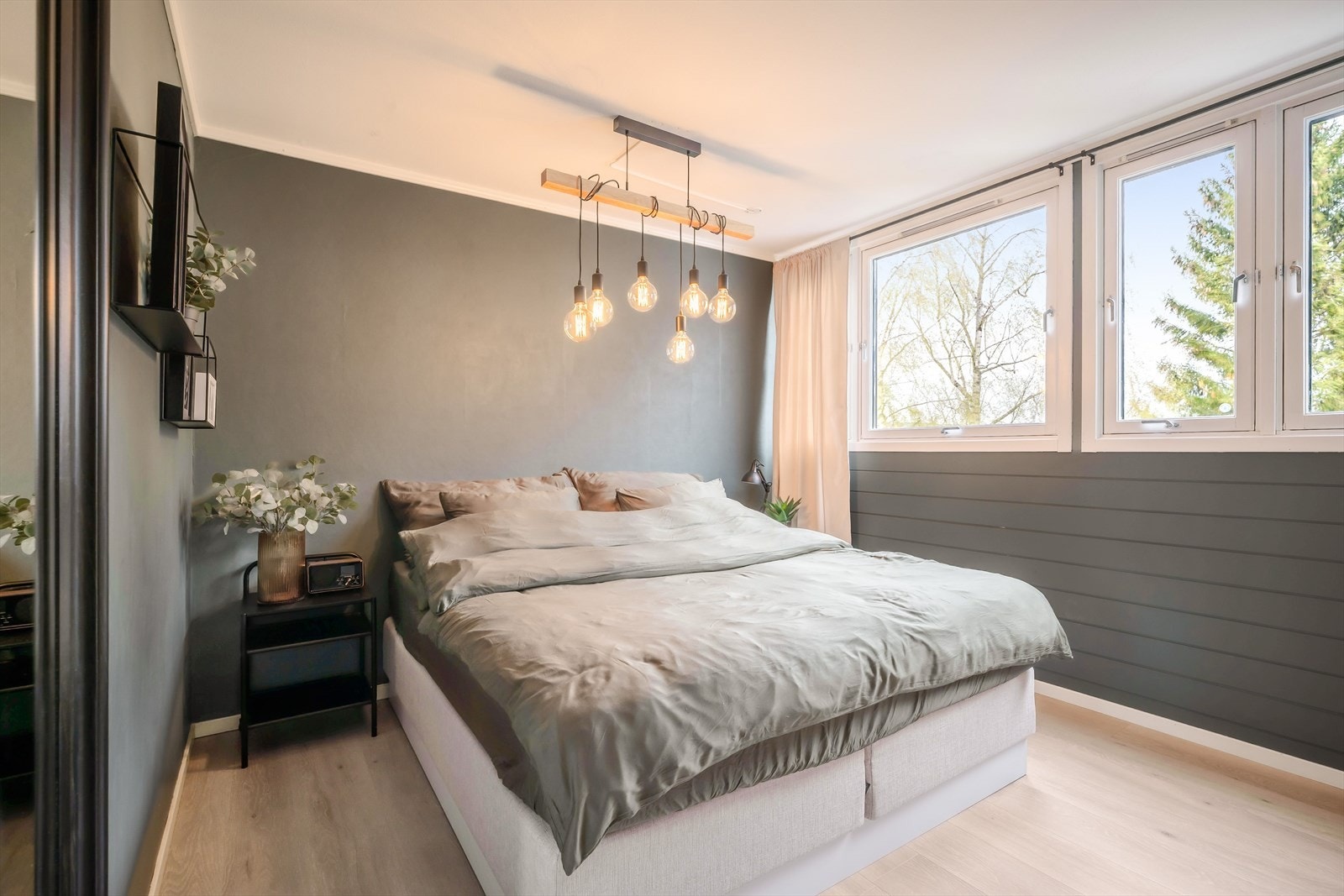 Hovedsoverommet er på gode 12,5 kvm og ligger på sval side av leiligheten. Galleribilde