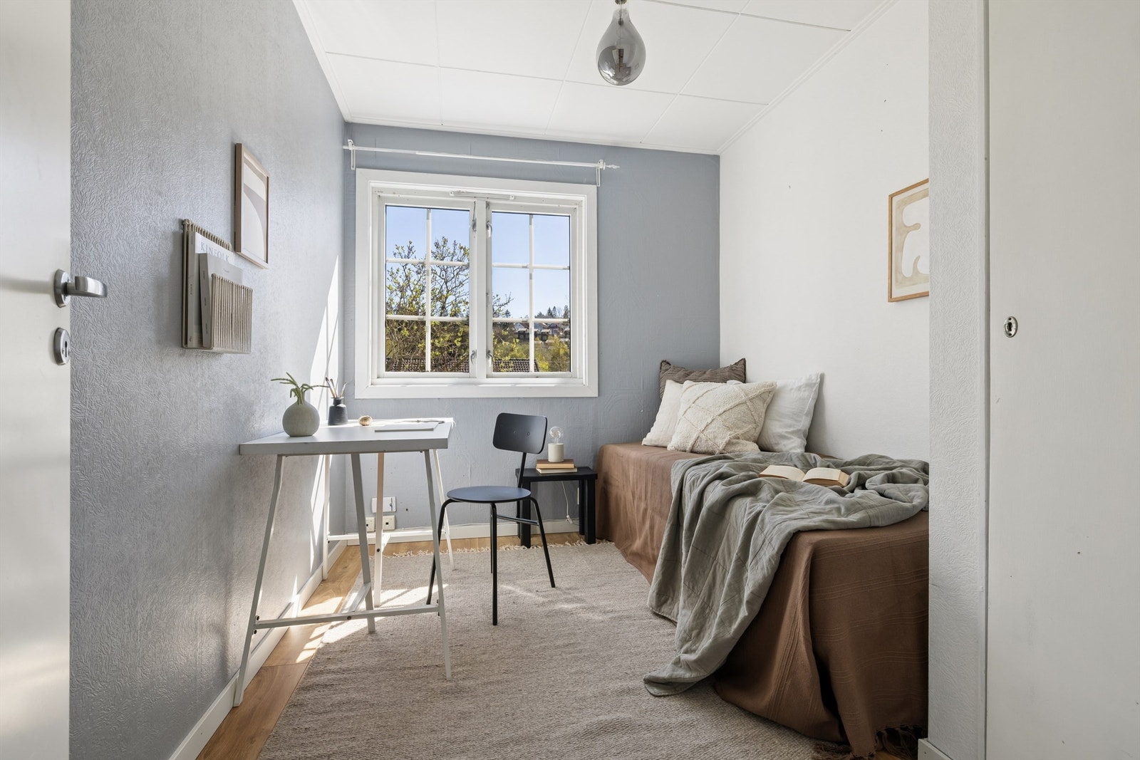 Det andre soverommet i etasjen, med plass til seng og skrivepult. Galleribilde