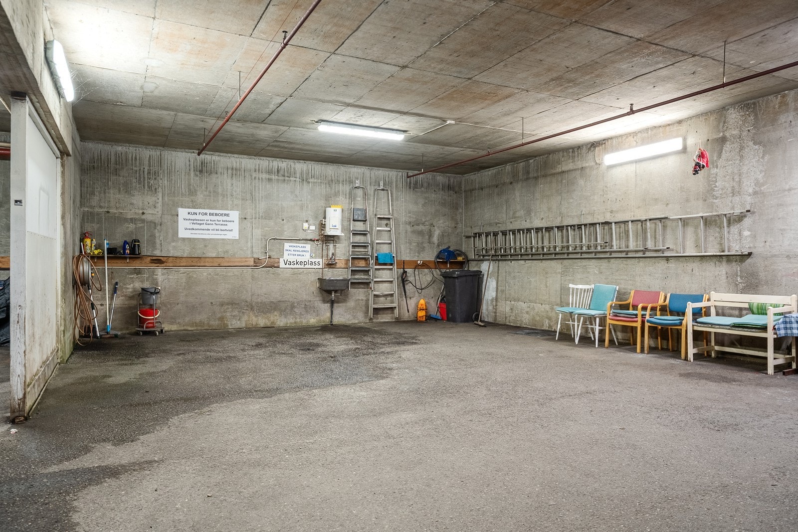 I garasjeanlegget er det areal for vask av bil. Galleribilde