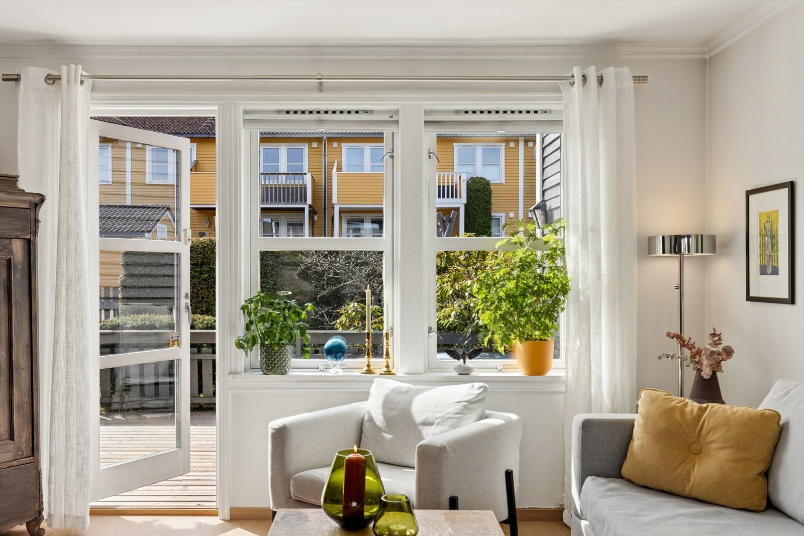 Utgang til terrasse ved inngangspartiet Galleribilde