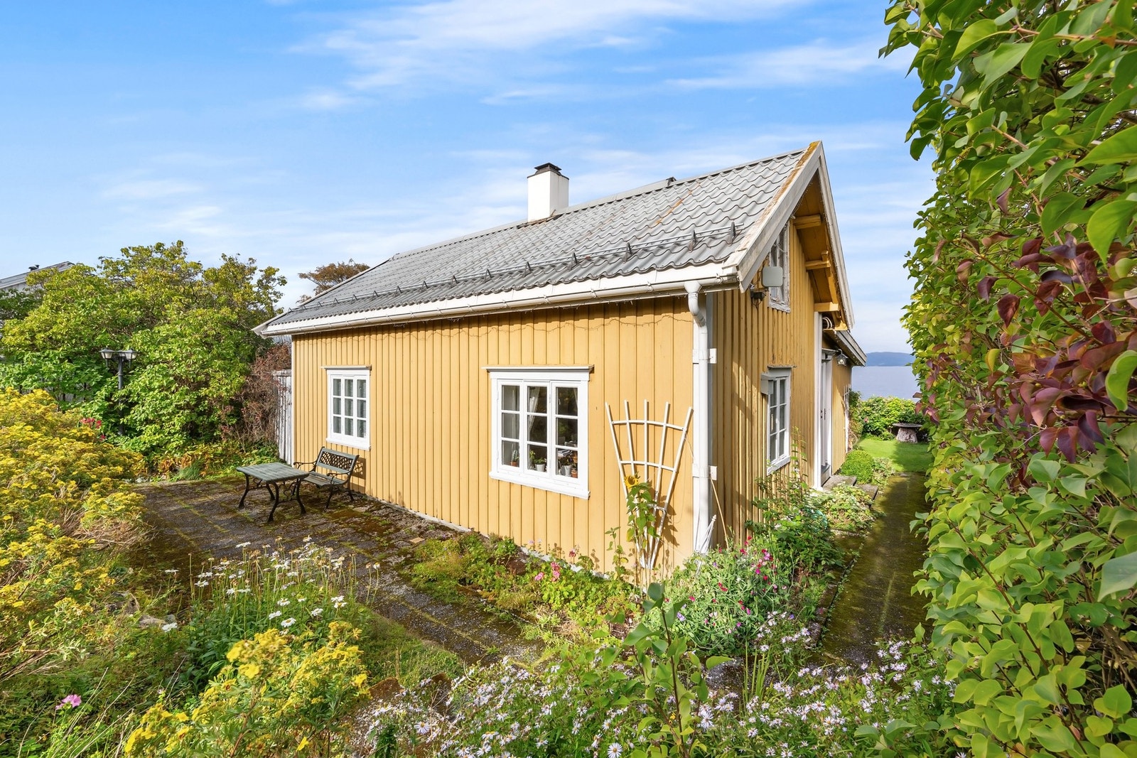 Boligen ligger i et svært sjeldent og ettertraktet boområde. Galleribilde