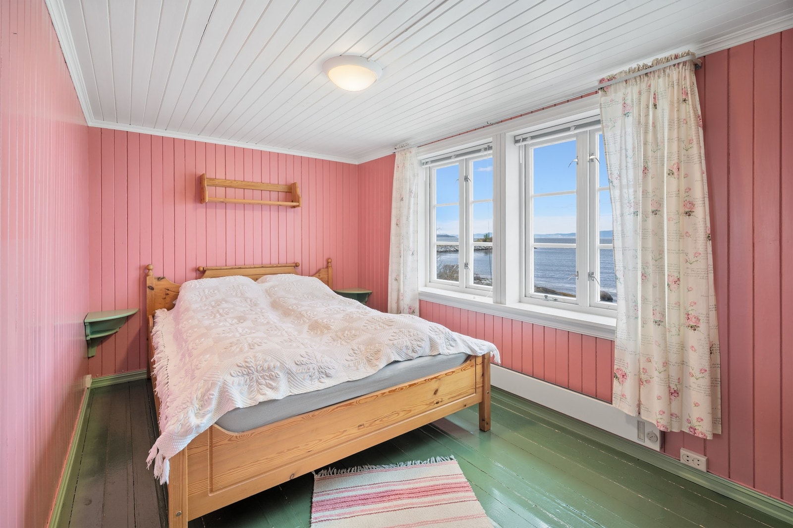 Soverom 2 er på gode 9,3m². Galleribilde