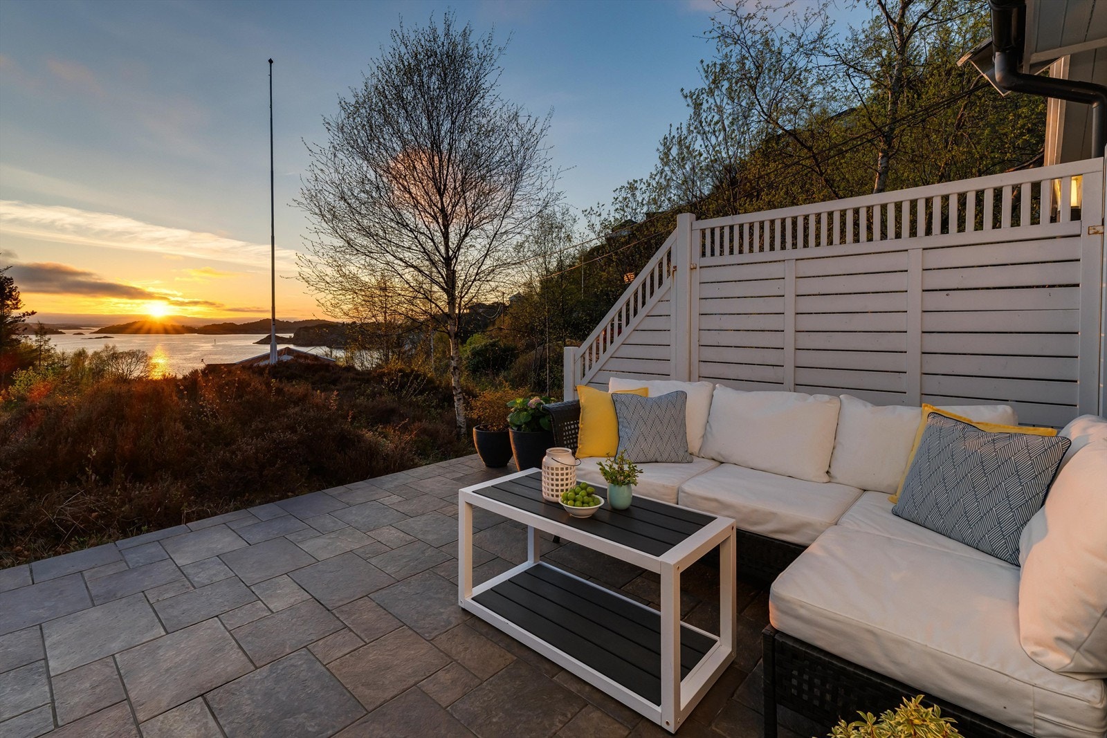 Her kan man nyte flotte dager helt til solen går ned sene kvelden. Galleribilde