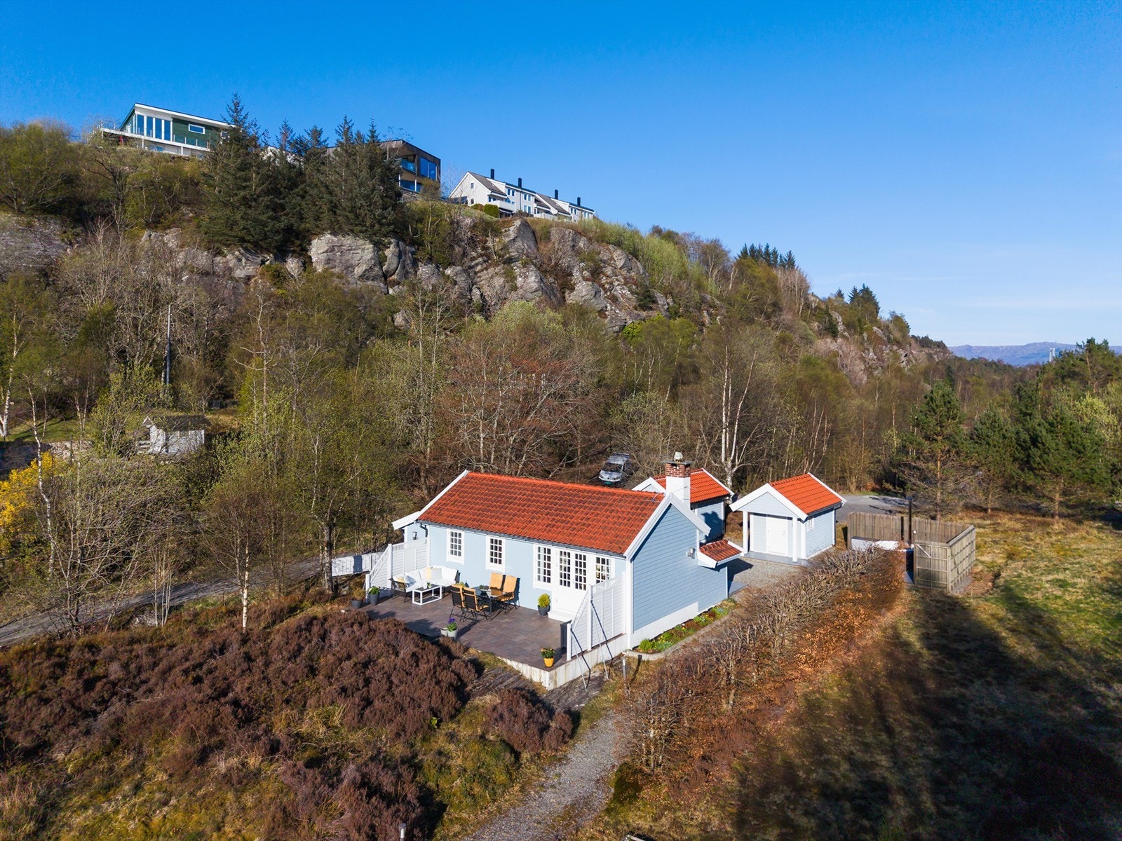 Eiendommen består av en hovedhytte og to anneks. Perfekt for hele familien. Galleribilde