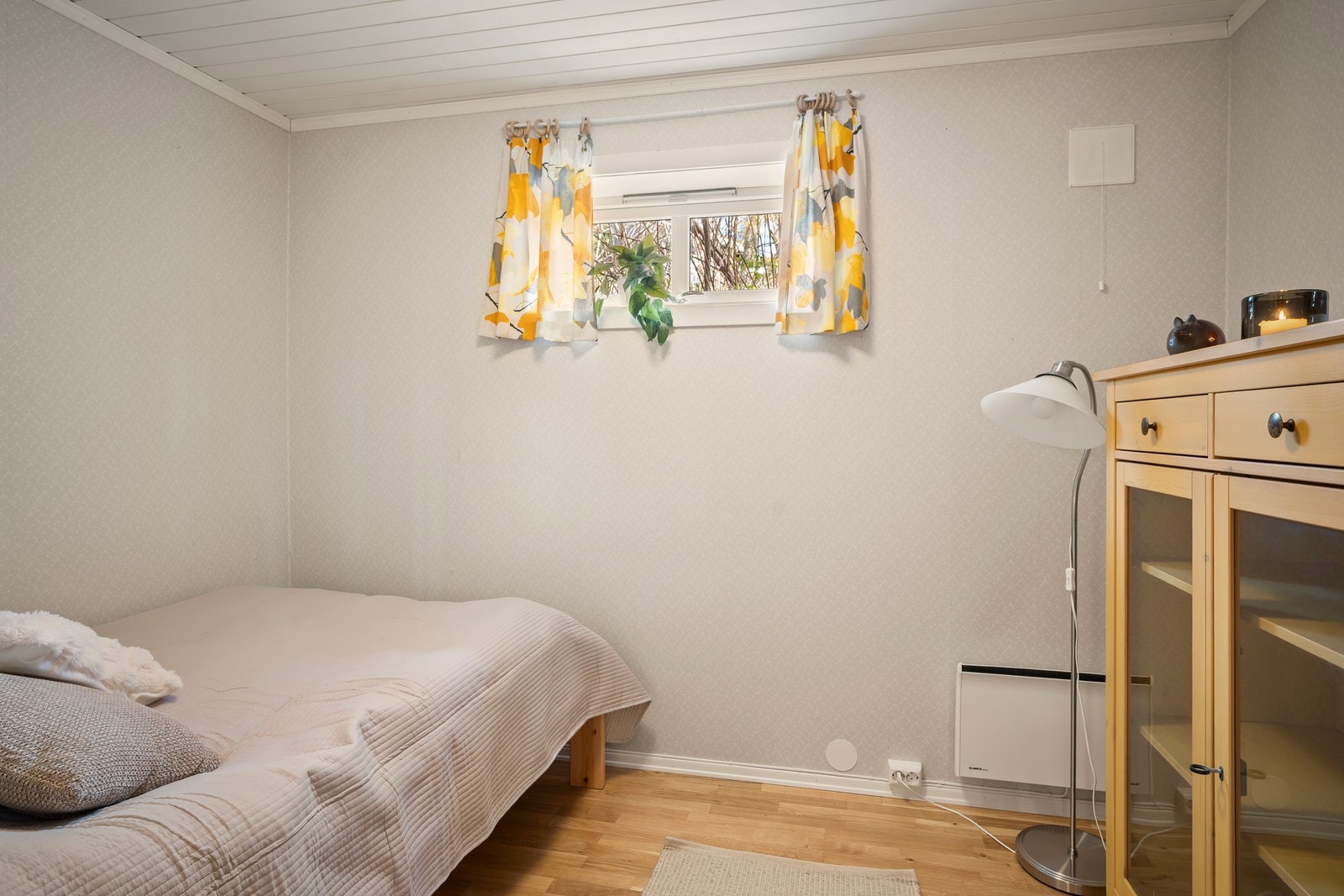 Bod ved peisestue er i dag brukt som gjesterom. Galleribilde