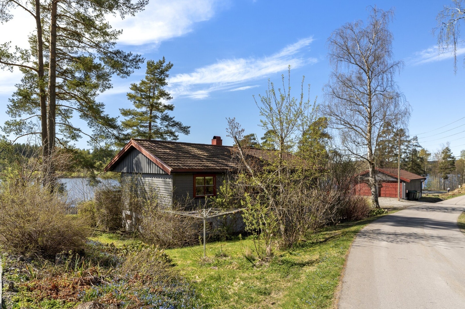Området er kjent for sitt gode oppvekstmiljø og trivelige nærmiljø, med kort vei til lekeplasser, idrettsanlegg og flotte friområder. Galleribilde