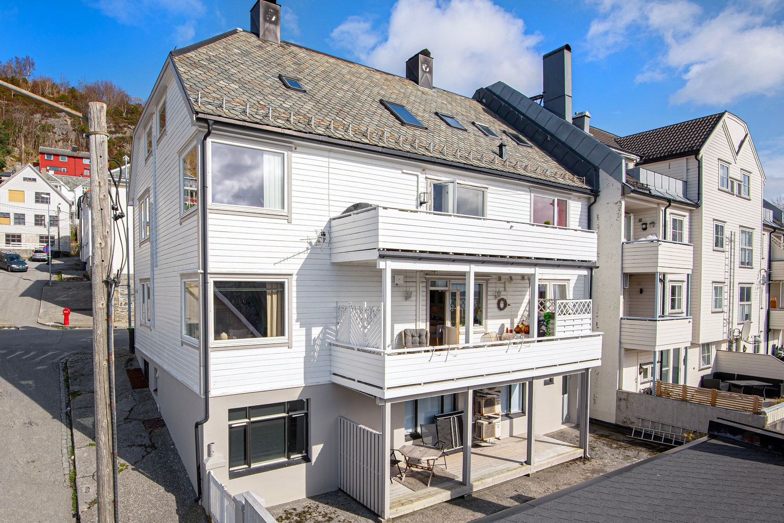 PrivatMegleren presenter en stor selveierleilighet med veranda og sentral beliggenhet. Galleribilde