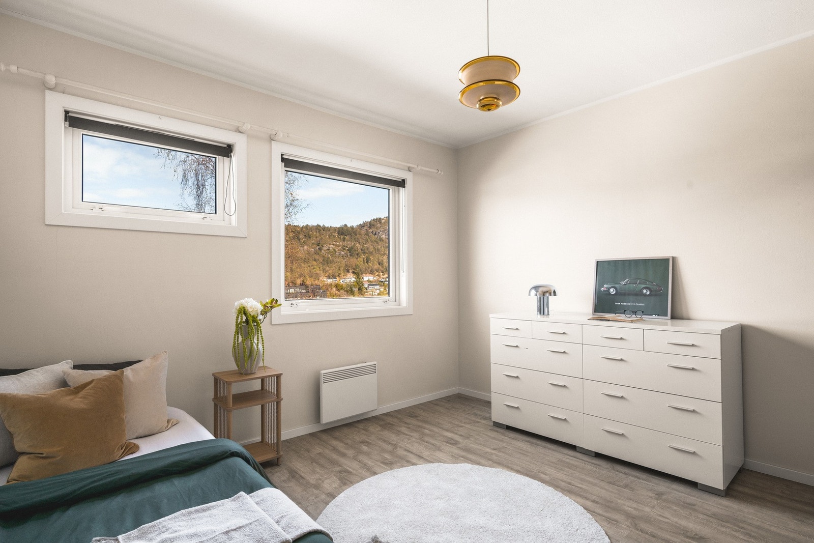 Rommet kan innredes med dobbeltseng, garderobe, nattbord og annet ønsket møblement. Galleribilde