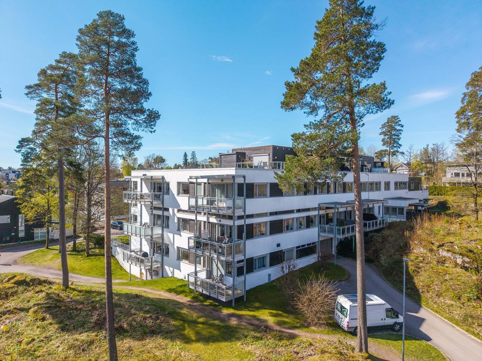 På baksiden av bygget er det nedkjøring til parkeringsanlegget Galleribilde