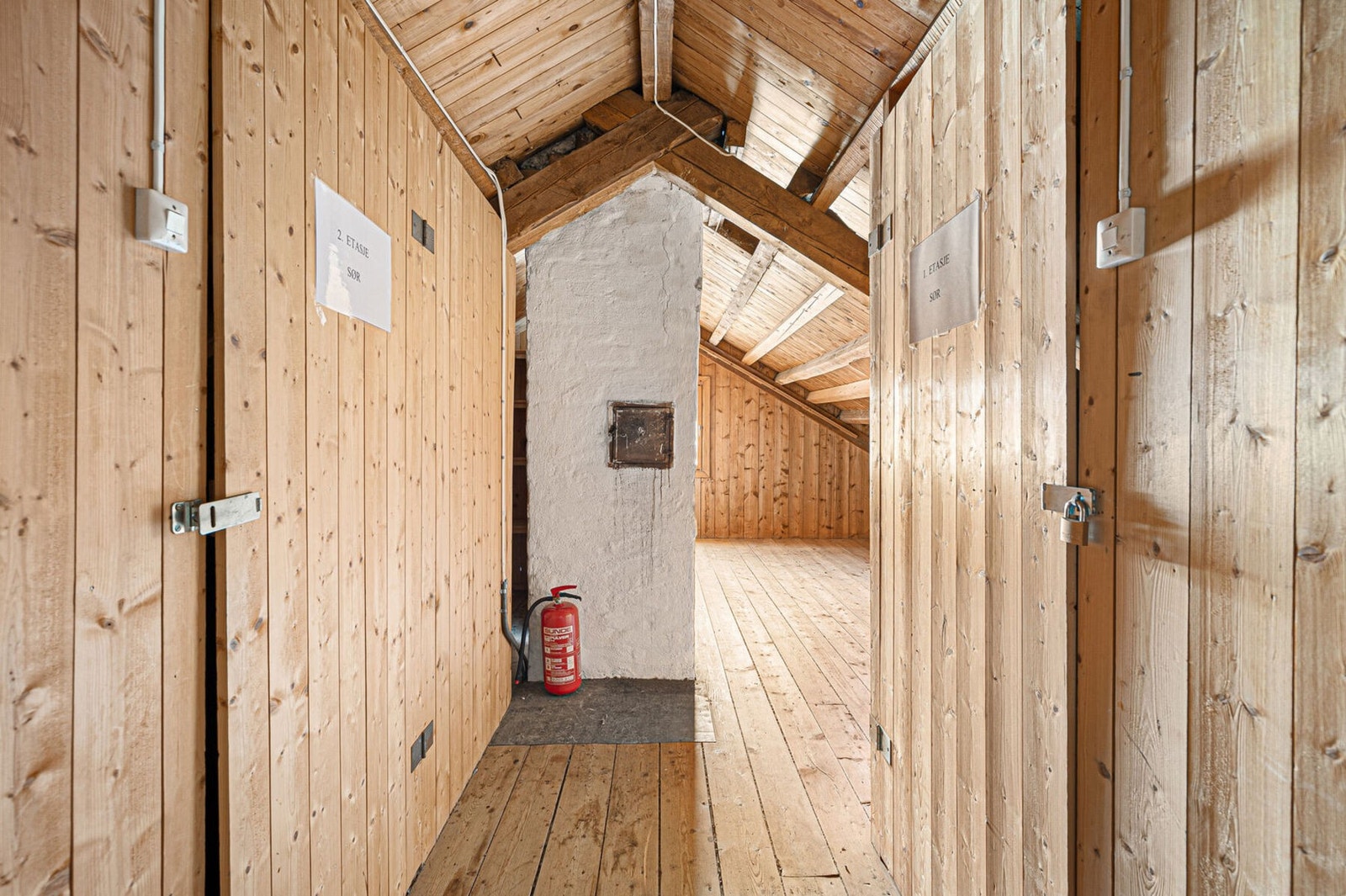 Seksjonen disponerer en egen bod på loft. Galleribilde