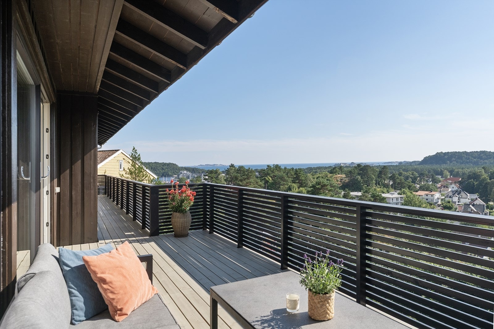 Enebolig med utsikt til Ryvingen, Hattholmen og innseilingen! Galleribilde