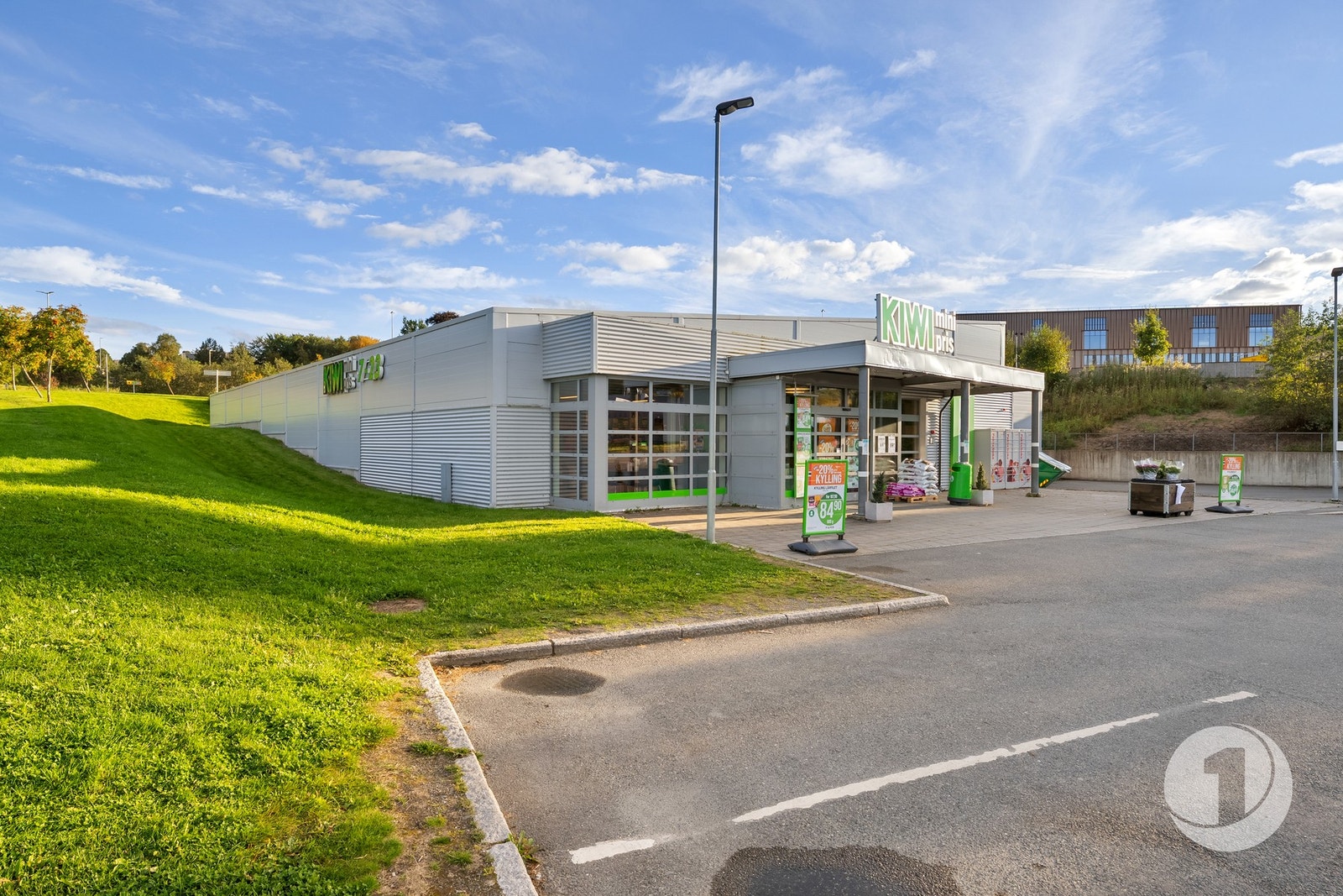 Bare en kort spasertur unna har man også dagligvarebutikken Kiwi. Galleribilde
