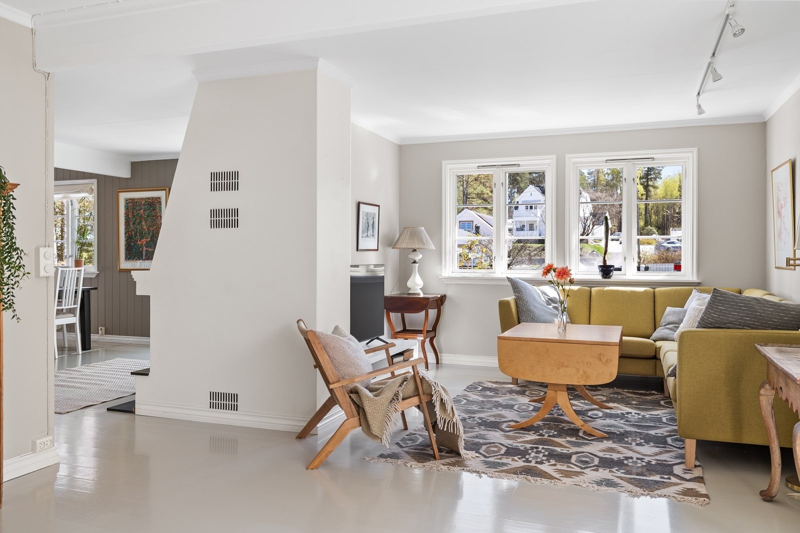 Stuen har god plass til sofagruppe Galleribilde