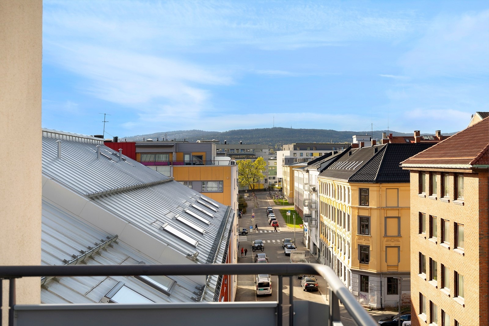 Hyggelig utsyn mot Vettakollen fra balkongen. Galleribilde