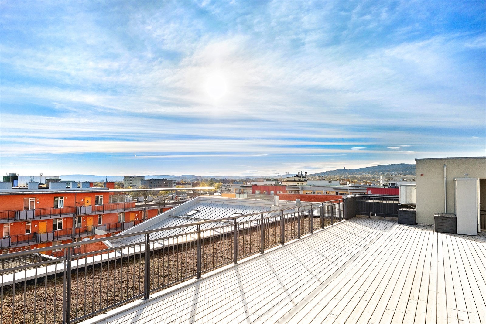 Stor felles takterrasse med gode solforhold. Galleribilde