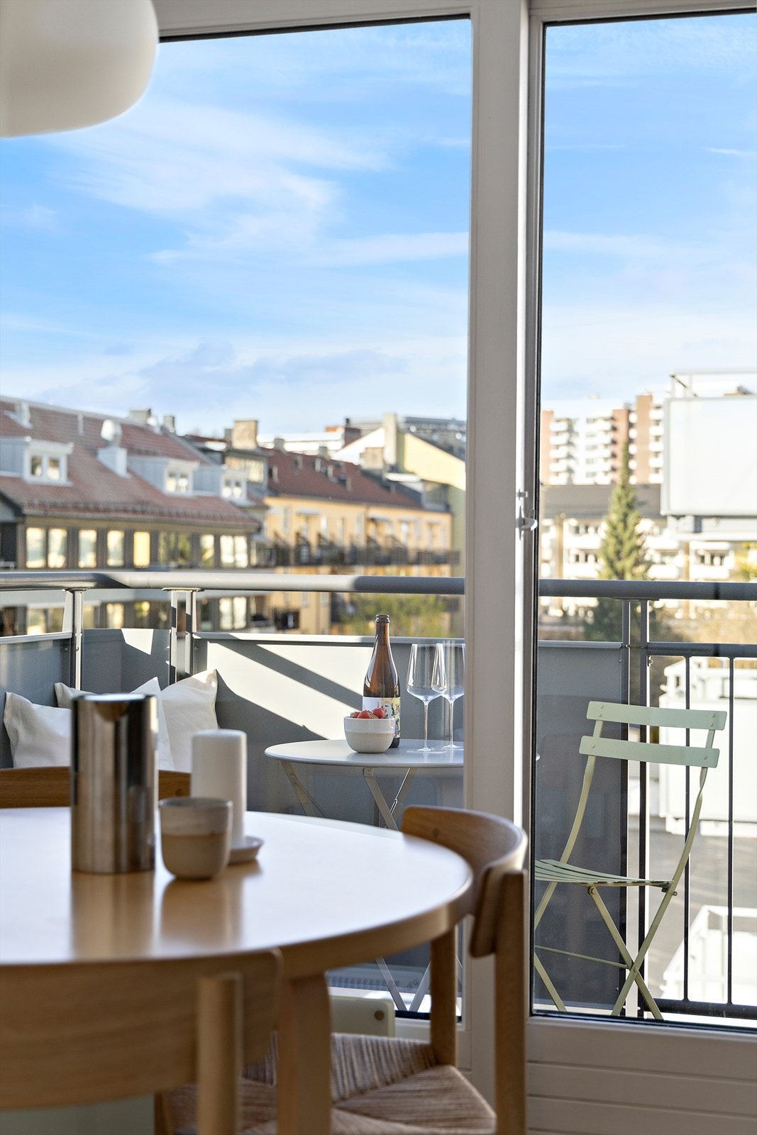 Adkomst til balkong fra stuen. Galleribilde
