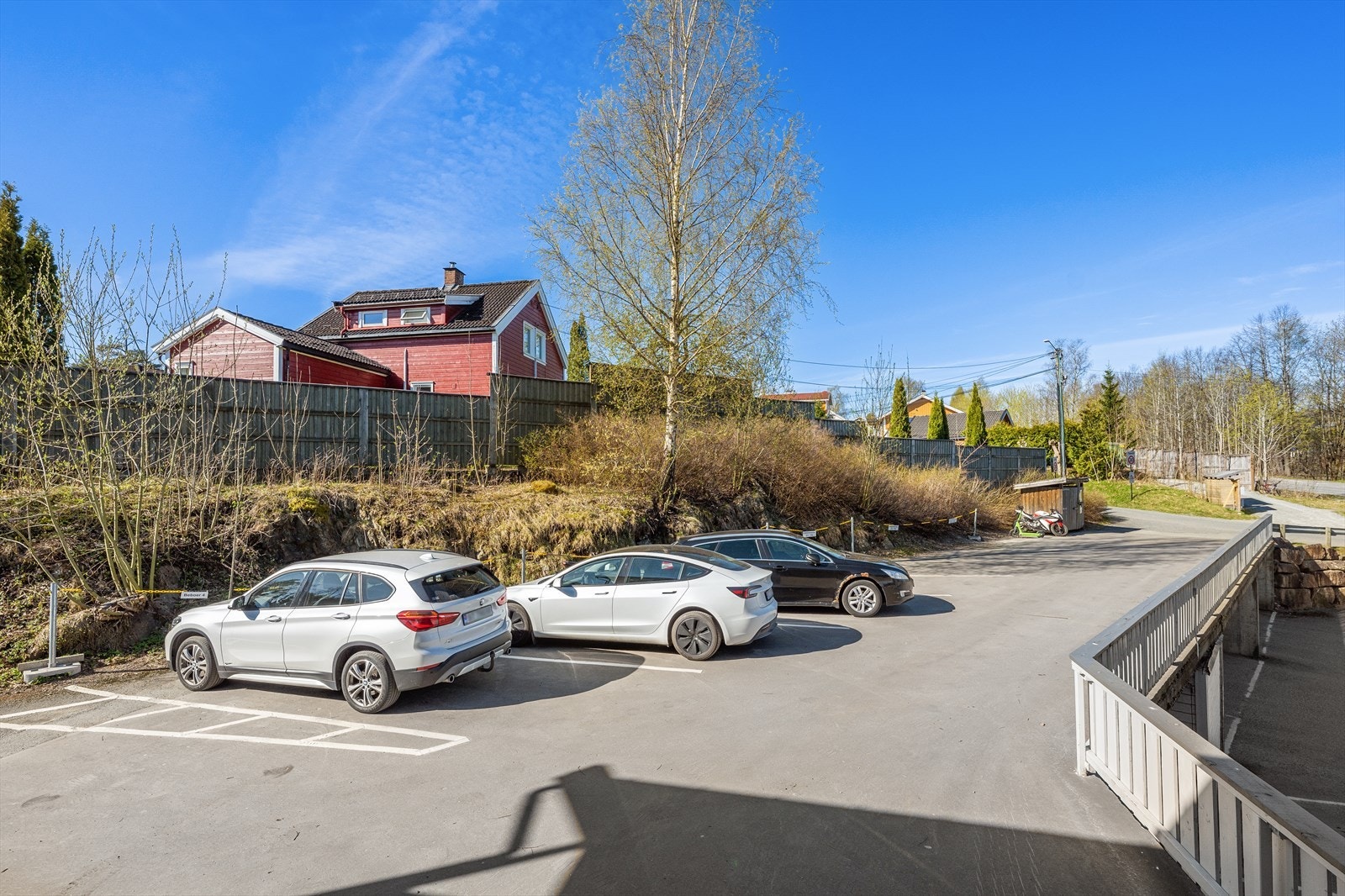 Felles utvendig parkeringsplass. Galleribilde