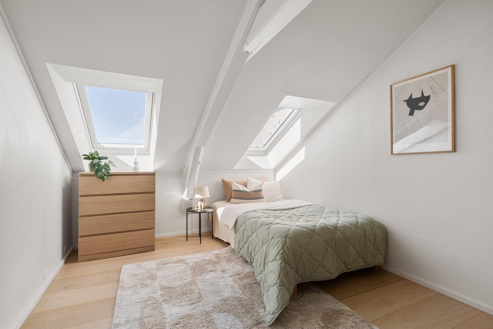 Soveværelse nr. to er også av god størrelse, og har også god plass for stor seng og annet interiør Galleribilde