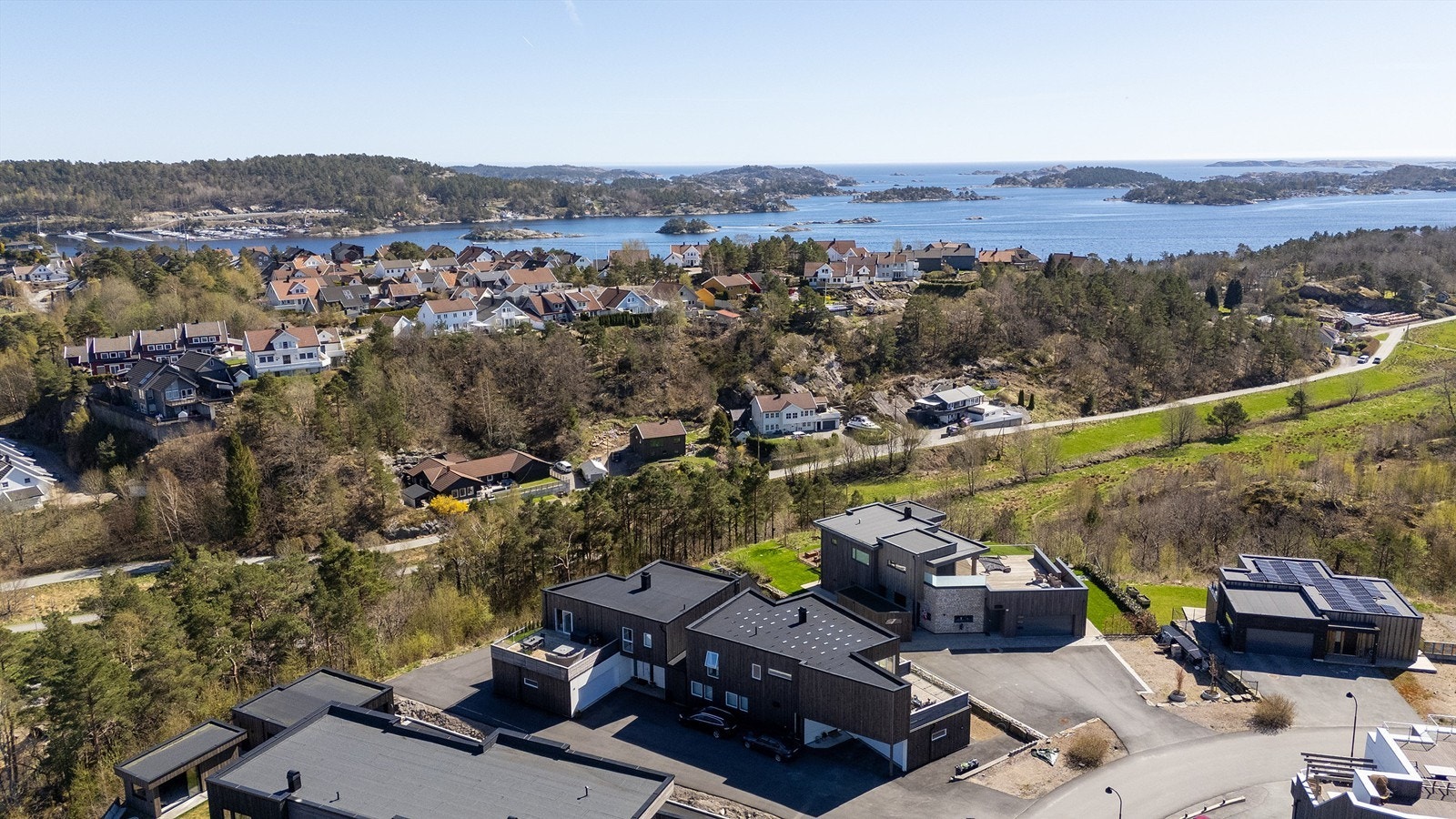Huset er på hele 281 kvm inkludert garasje og bod! Galleribilde