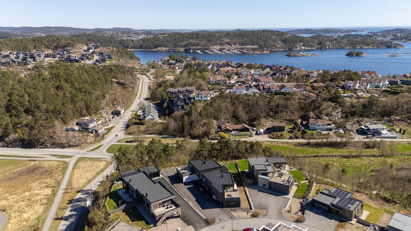 Sjønær og solrik beliggenhet Galleribilde