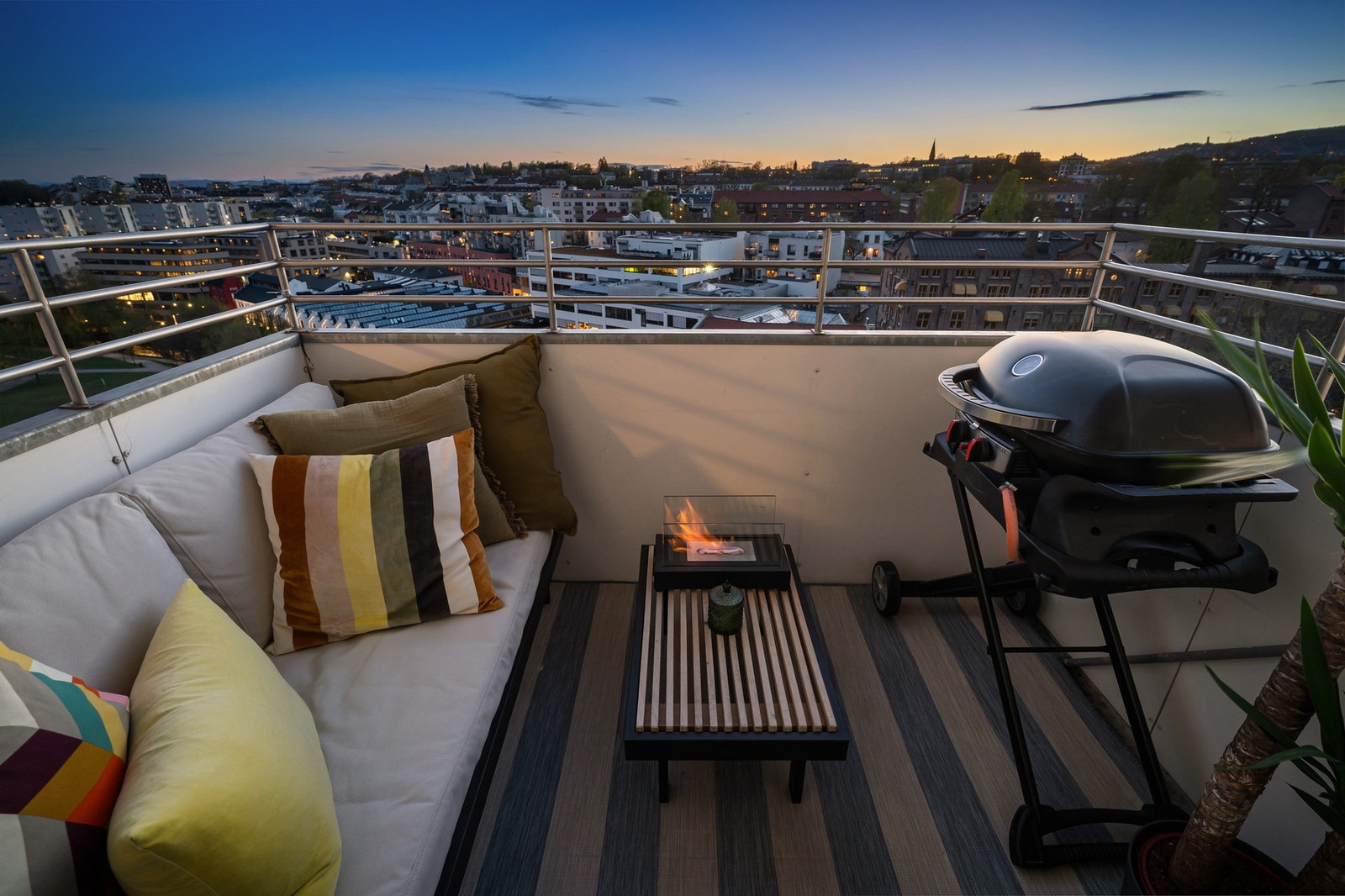 Her er det plass til både sittegruppe og grill, perfekt for lange, hyggelige kvelder. Galleribilde