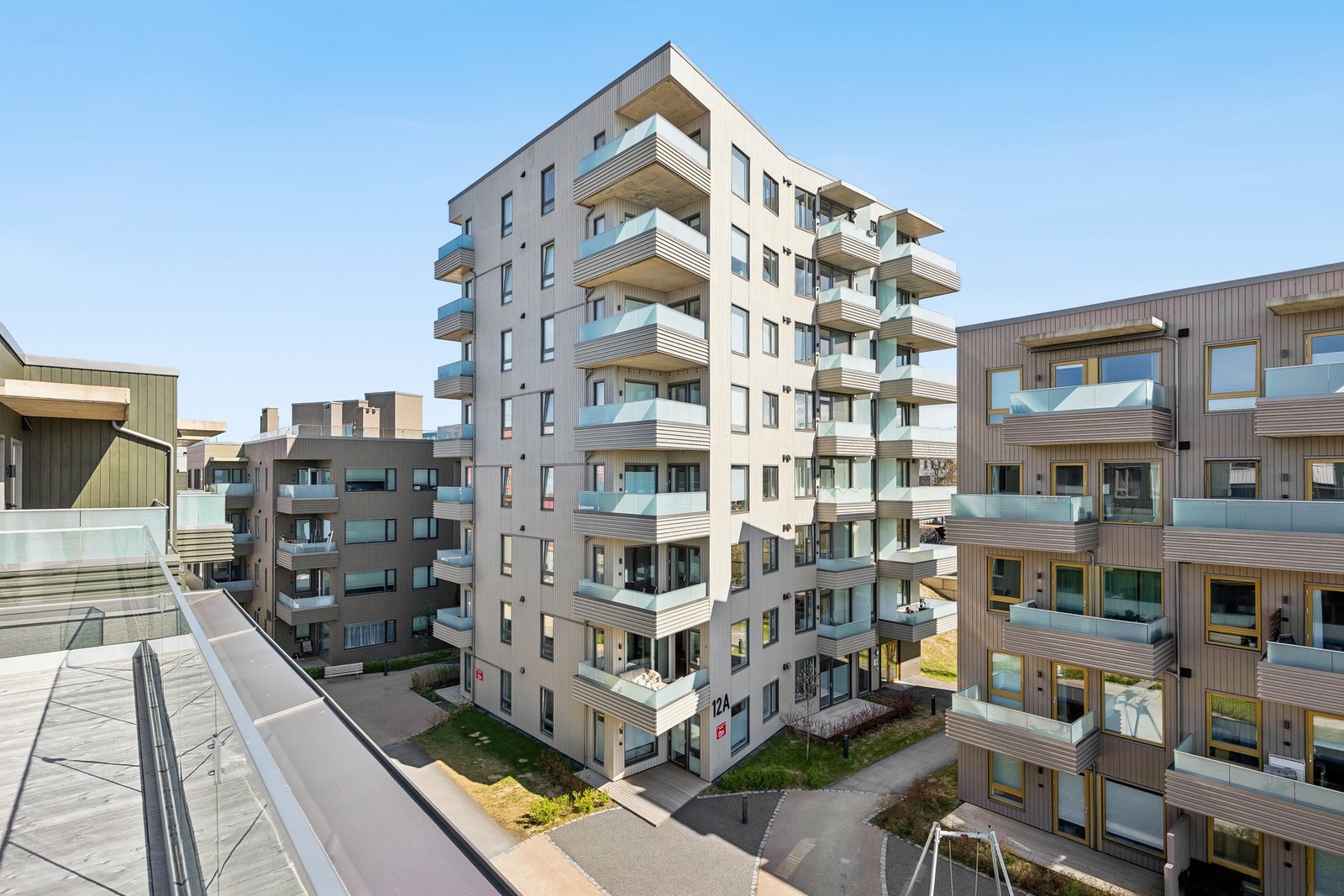 Moderne leilighetsbygg fra 2023 med heis - enkel og komfortabel adkomst i hverdagen. Galleribilde
