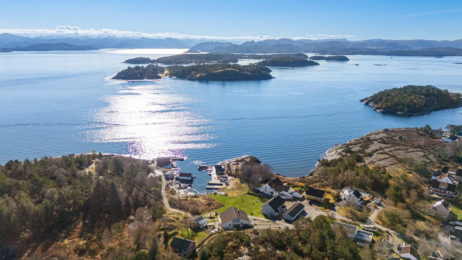 Utsikt over øyene og fjorden. Galleribilde