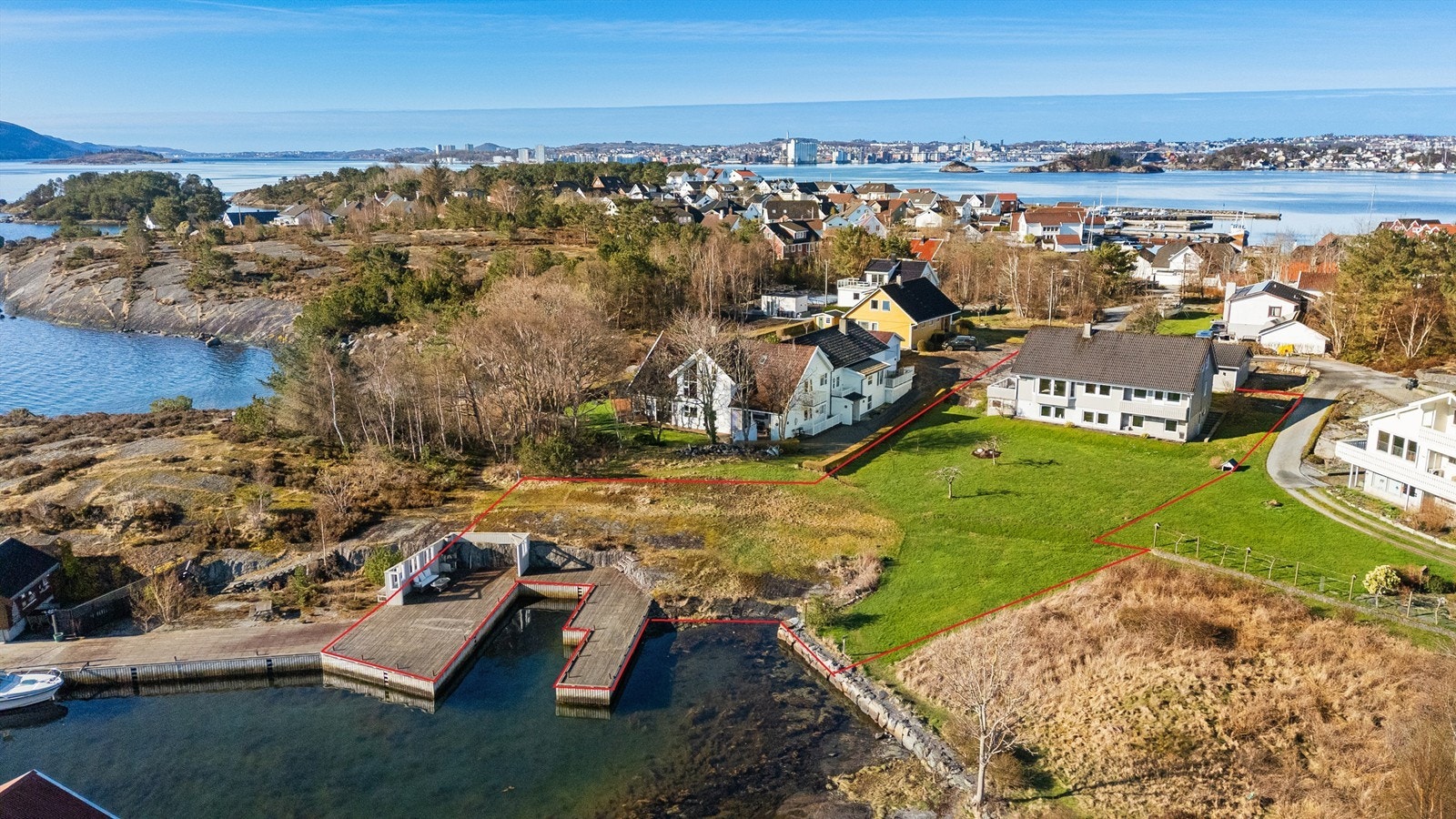Her er tomtegrensene tegnet inn omtrentlig- Se grunnkart for eksakte tomtegrenser Galleribilde