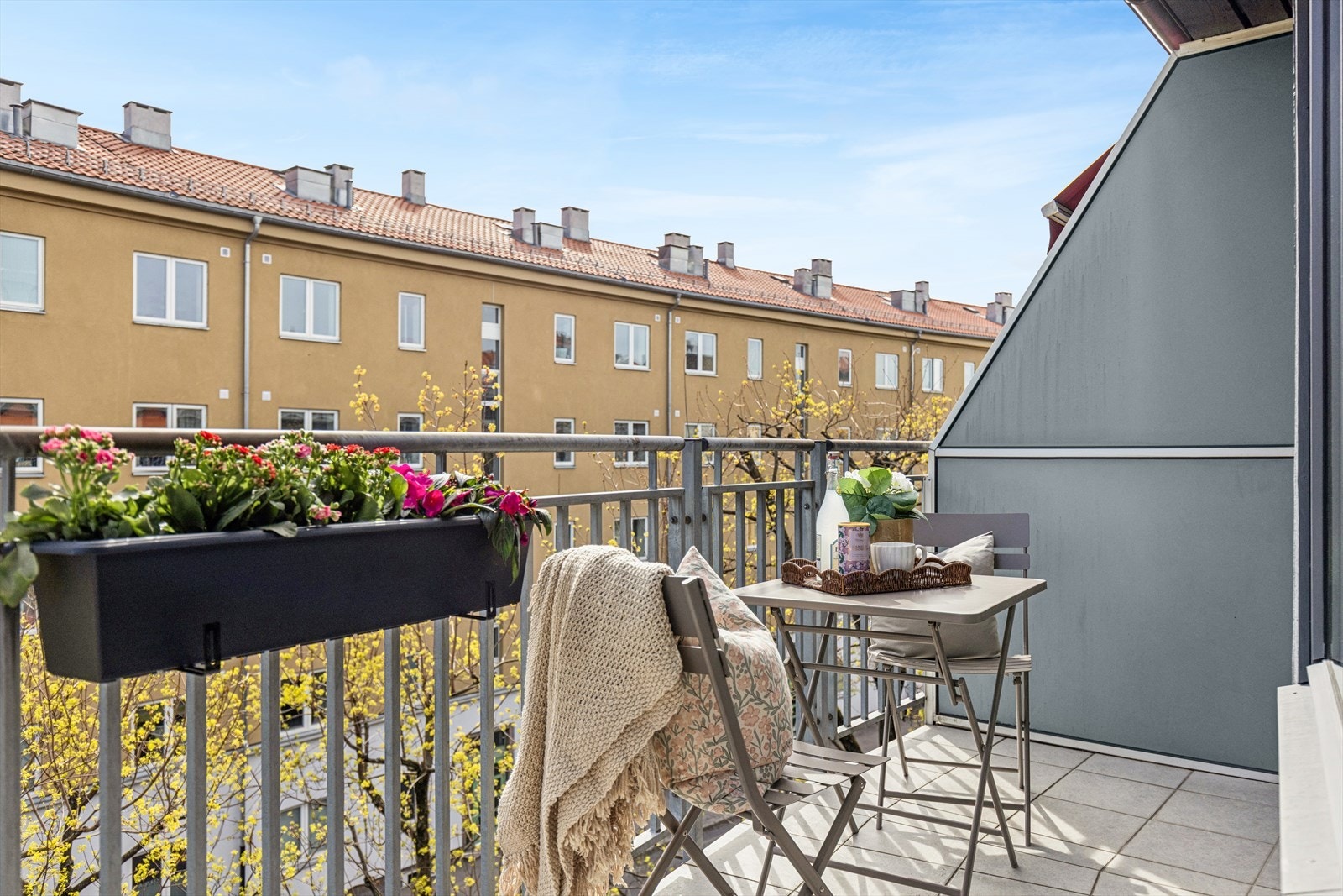 Hyggelig uteplass på balkongen Galleribilde