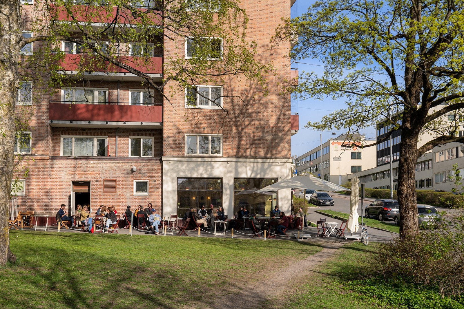 Kort vei til nyåpnet kafé og uteservering i nærområdet! Galleribilde