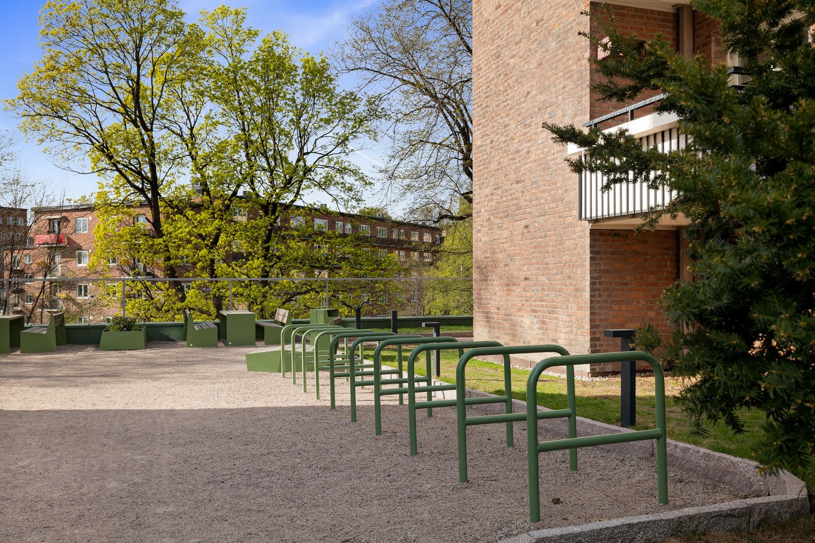 Borettslaget er velldrevent og har felles sykkelstativ og benker i uteområdet for beboerene i tillegg til felles vaskeri og felles sykkelboder. Galleribilde