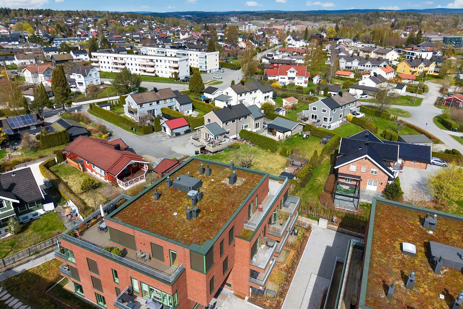 Nærmeste dagligvarebutikk er Kiwi på Finstad og ligger ca. 8 minutter gange fra leiligheten. Galleribilde