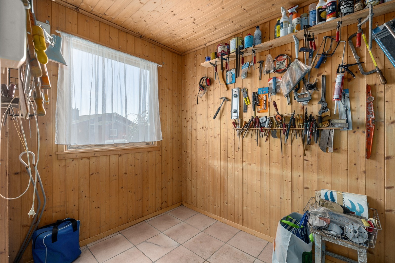 Romslig bod Galleribilde