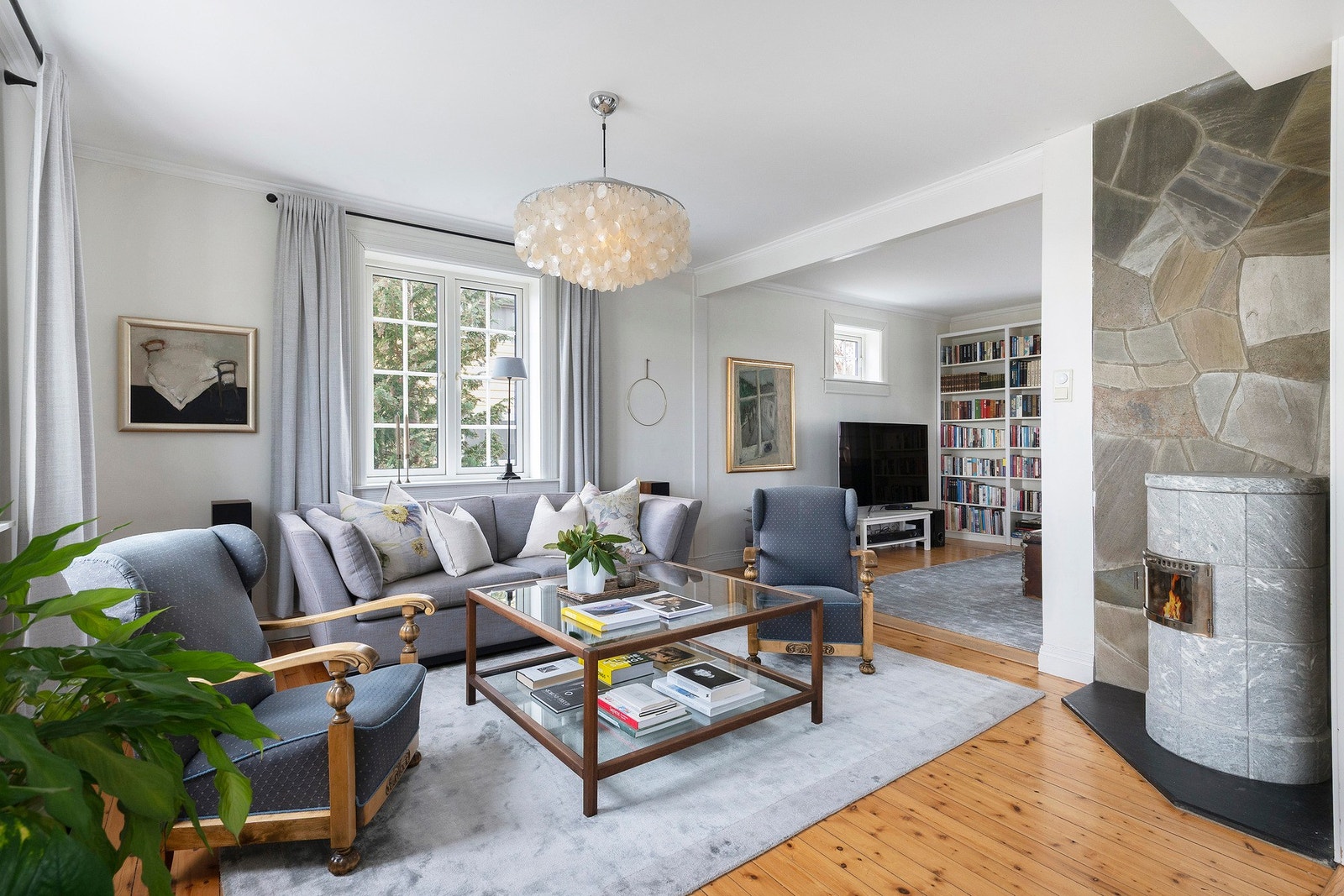 Stuen har 3 soner. Galleribilde