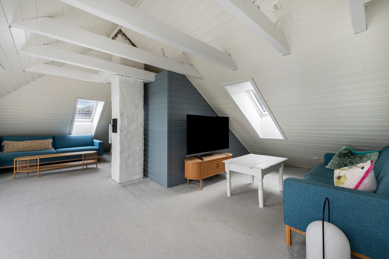 Svært stor og anvendelig loftstue. Galleribilde