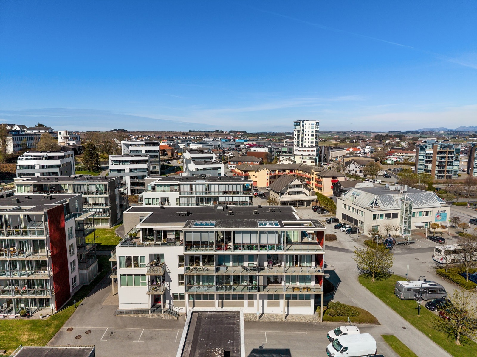 Fra Jærhagen med shopping- og kafèmuligheter til flotte naturopplevelser på Borestranden eller i rekreasjonsområdene Kleppevarden og Kleppelunden. Galleribilde