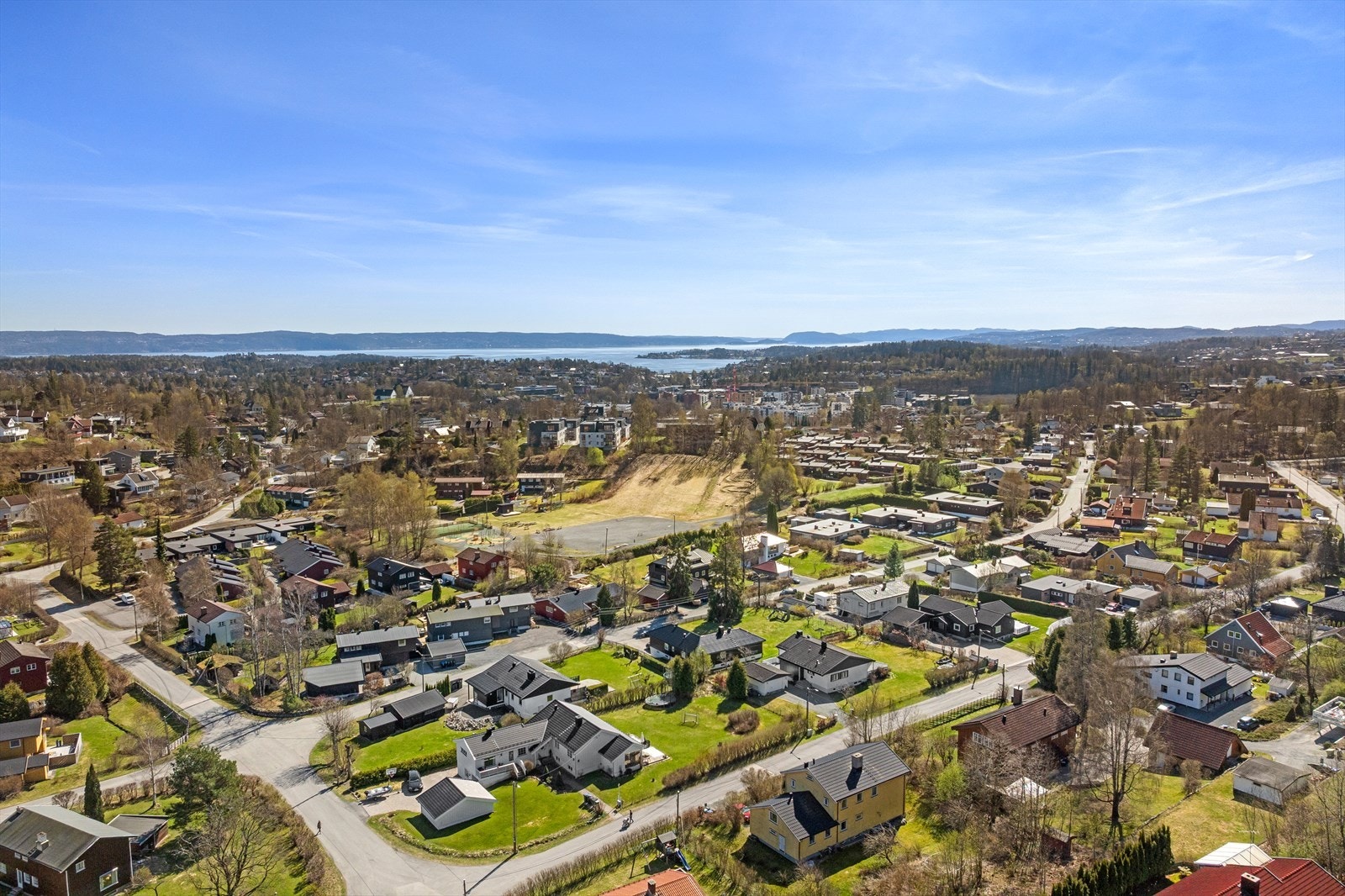Utsikt over nærområdet med Oslofjorden i det fjerne. Galleribilde