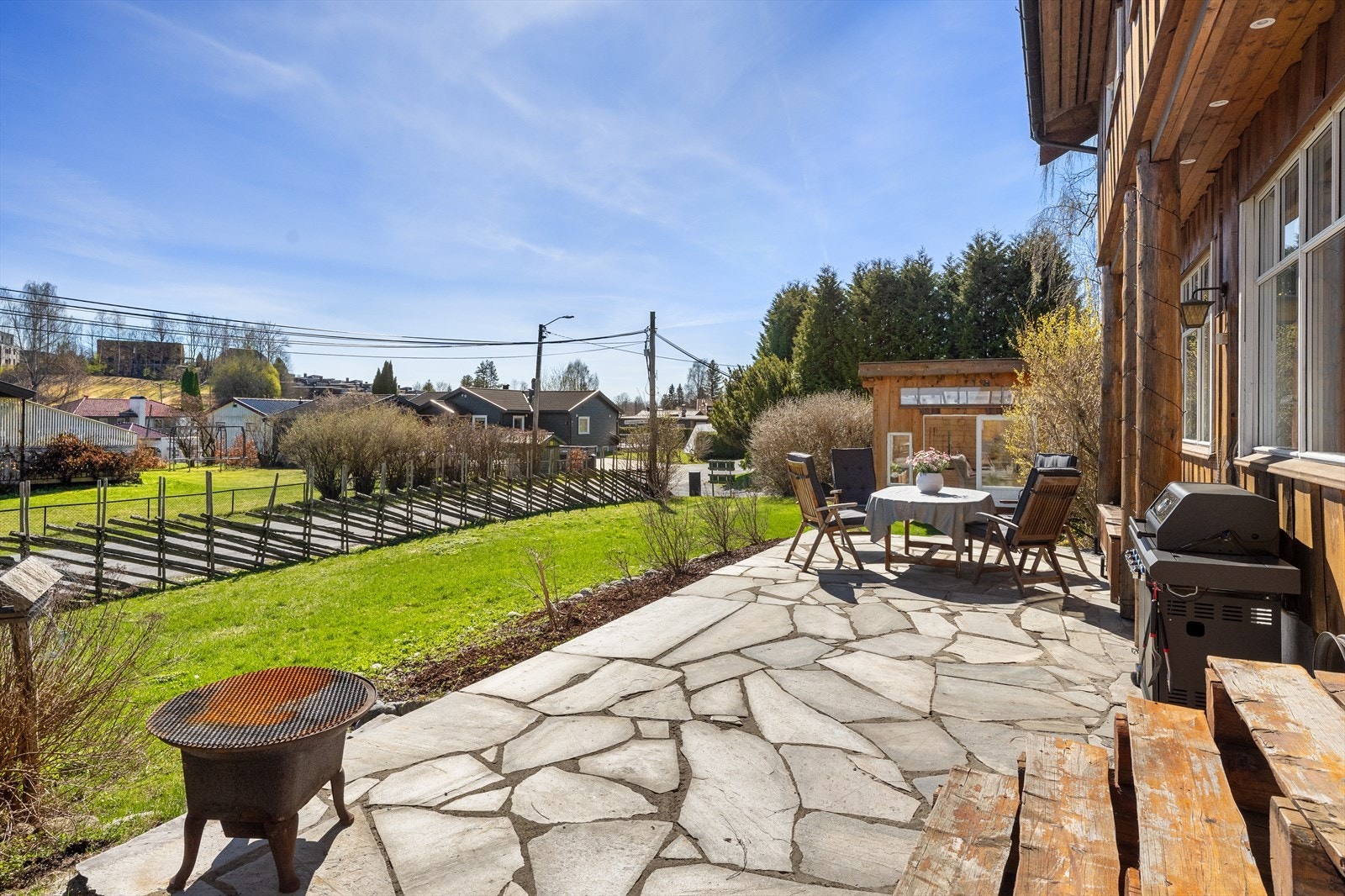 Terrasse på ca. 34 m², belagt med naturstein. Galleribilde