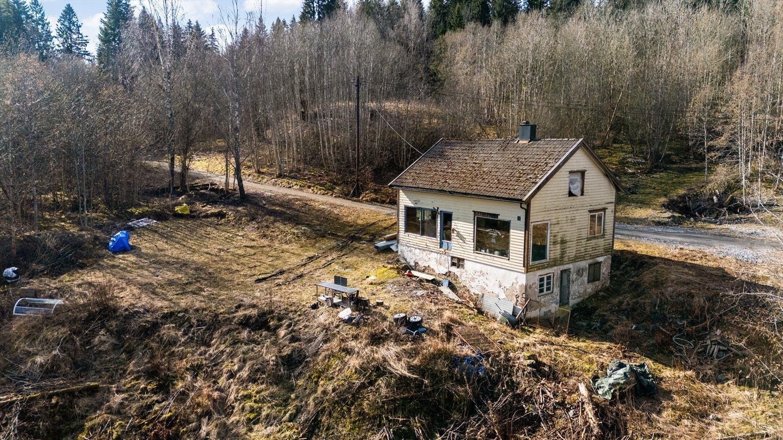 Eiendommen ligger usjenert til i naturskjønne omgivelser, med umiddelbar nærhet til turmuligheter i Østmarka. Galleribilde