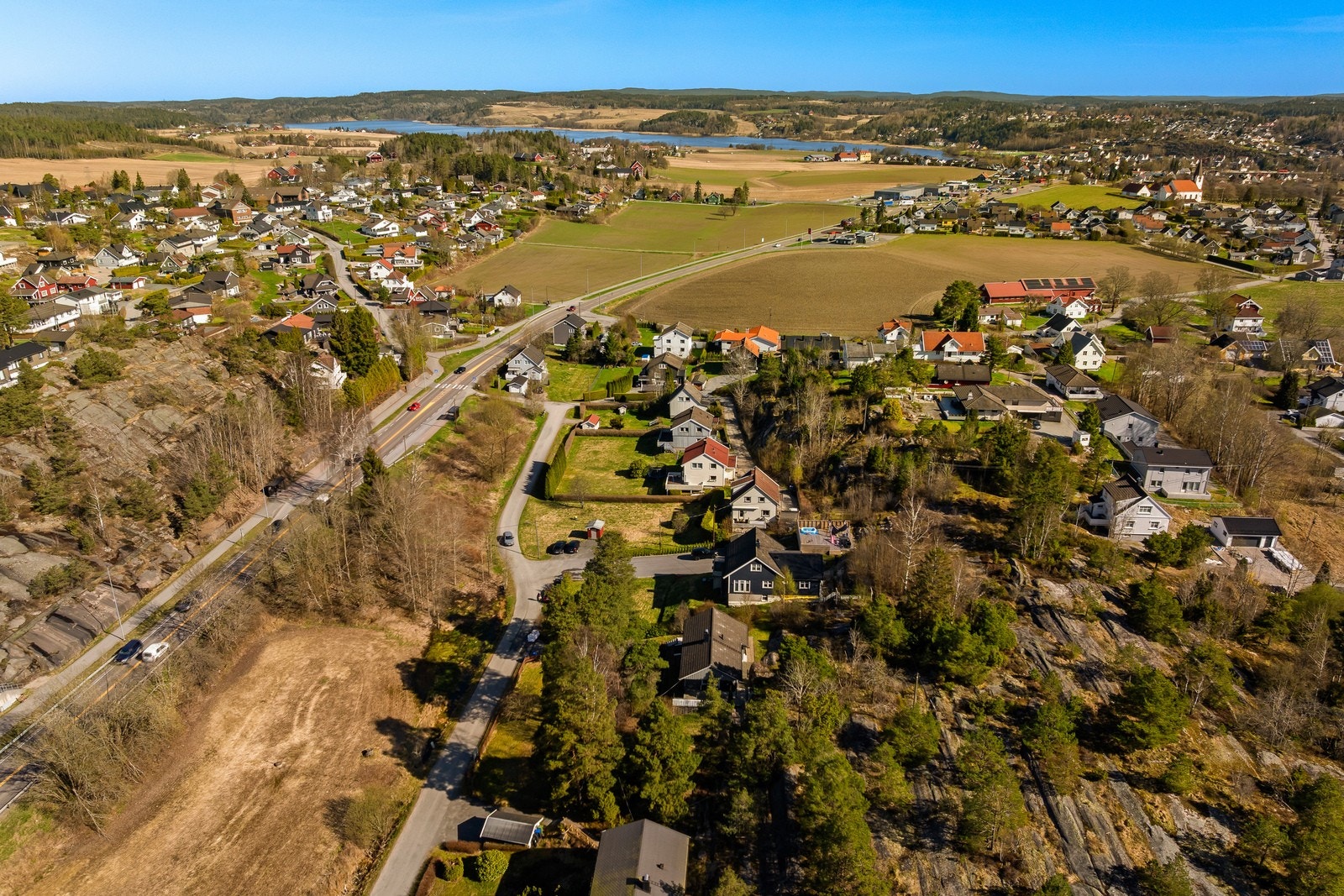 Rolvsøy er et populært område med nærhet til både byliv og natur. Galleribilde