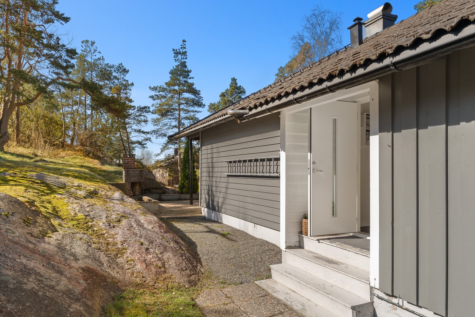 Adkomst til boligens hovedinngang. Galleribilde