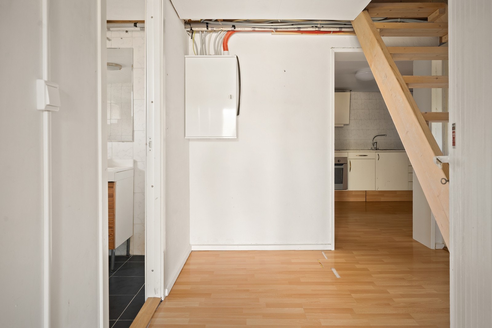 En innvendig tretrapp forbinder de to etasjene. Galleribilde