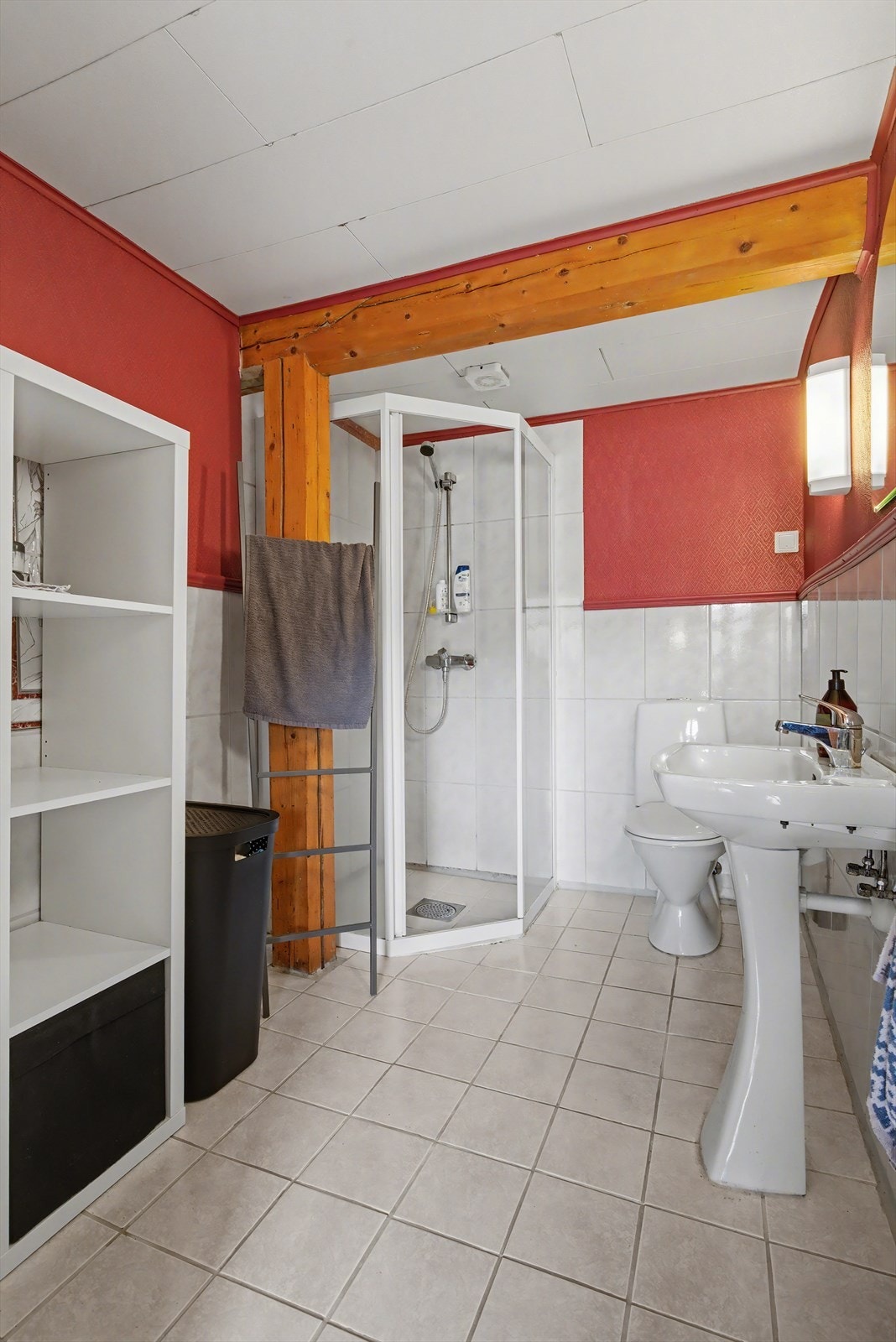 Baderom og WC i underetasje Galleribilde