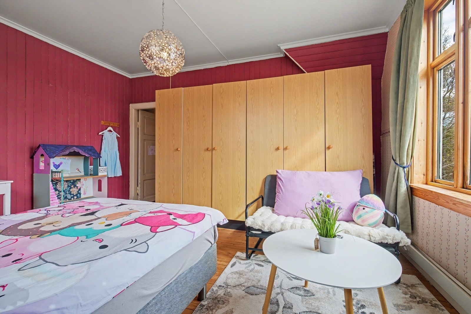 Plass for garderobe på rommene Galleribilde