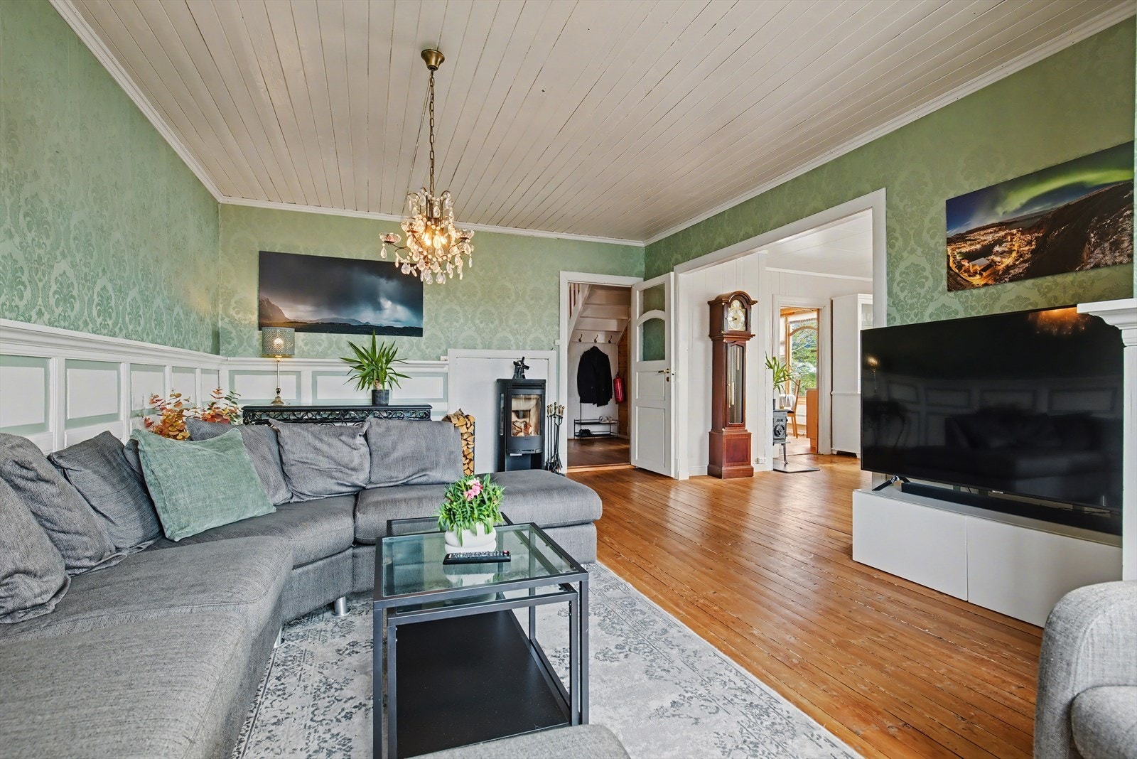 God plass for sofa og ekstra høyde til himling Galleribilde